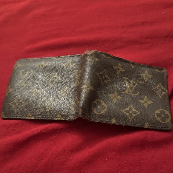 Classic Monogram Wallet - Picture 5 of 8